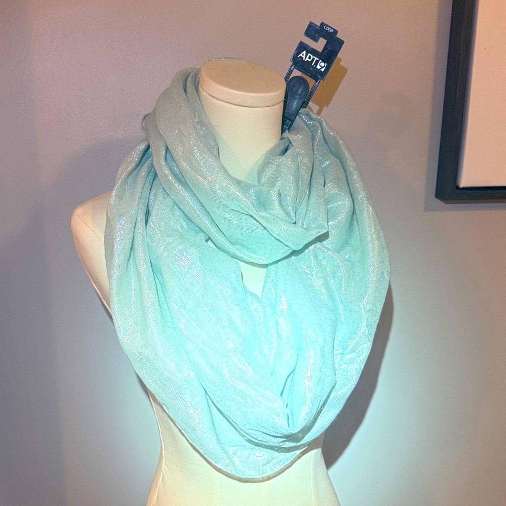 APT 9. Shimmering Aqua Wrap